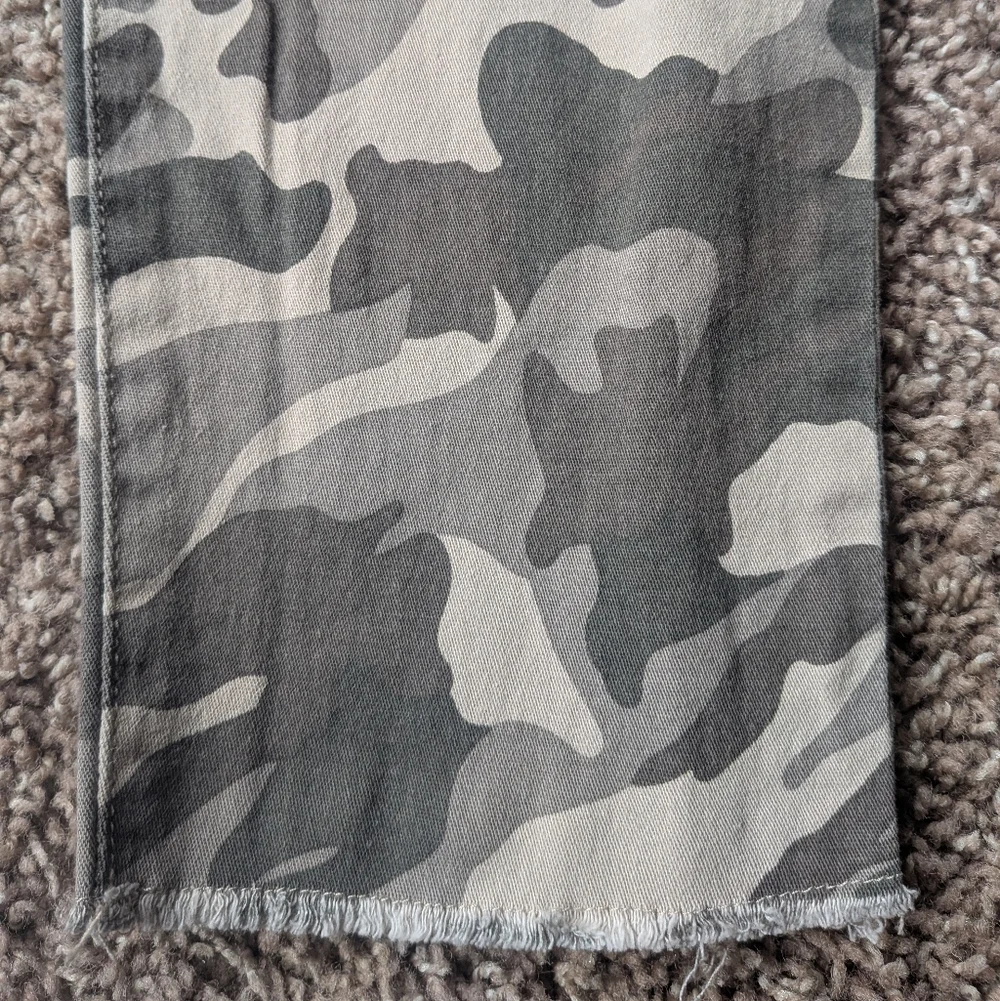 YMI Camouflage Distressed Skinny Stretch Jeans Size 11 - Picture 5 of 9